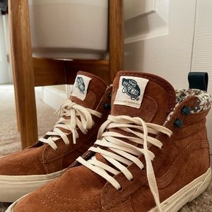 Vans Unisex SK8-Hi High-Top Sneakers in Brown Suede
